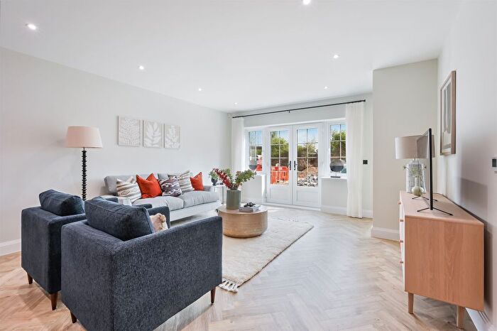 2 Bedroom Maisonette For Sale In Hillbury Road, Warlingham, CR6