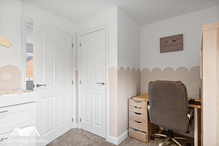 2 Bedroom Coach House For Sale In Fieldfare Way, Harlow, CM17