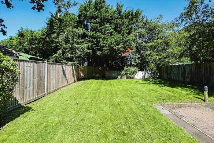 1 Bedroom Flat For Sale In Padnell Road, Waterlooville, Hampshire, PO8