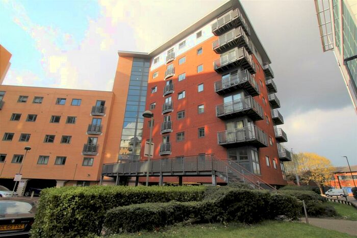 2 Bedroom Apartment To Rent In City Walk, Leeds, LS11
