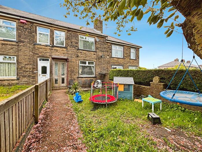 3 Bedroom Terraced House For Sale In Beacon Road, Bradford, BD6