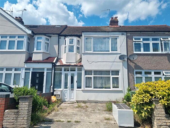 3 Bedroom Terraced House For Sale In The Drive, Collier Row, Romford, RM5