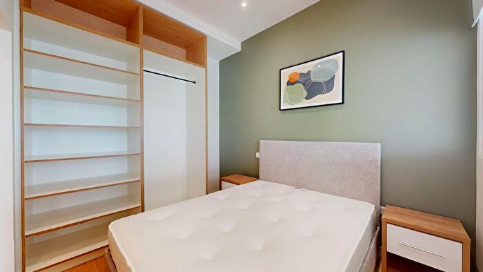 1 Bedroom Flat To Rent In Great West Road, Brentford, TW8