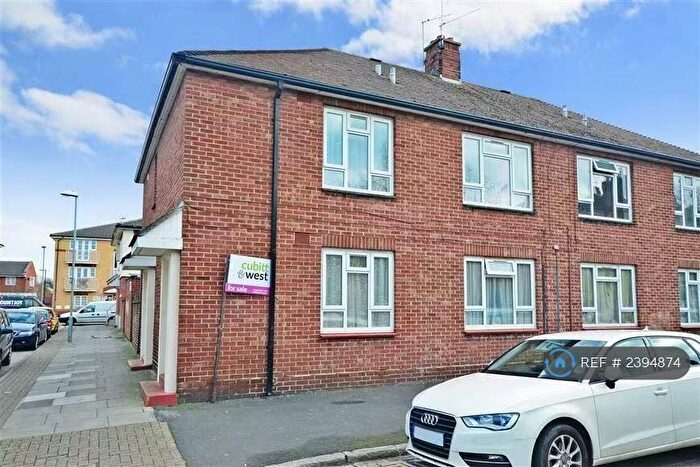 2 Bedroom Flat To Rent In Temple Street, Portsmouth, PO1