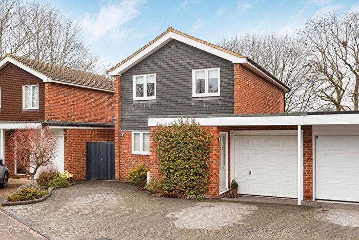 3 Bedroom Detached House For Sale In Stanton Close, St. Albans, Hertfordshire, AL4