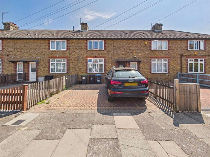 3 Bedroom Terraced House For Sale In Middlesborough Road, London, N18