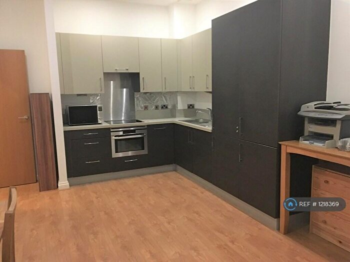 2 Bedroom Flat To Rent In Aqua Vista Square, London, E3