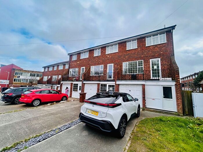 4 Bedroom End Terrace House To Rent In Marlborough Road, Gillingham, ME7