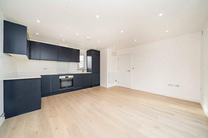1 Bedroom Flat To Rent In Rosemont Road, Acton, W3