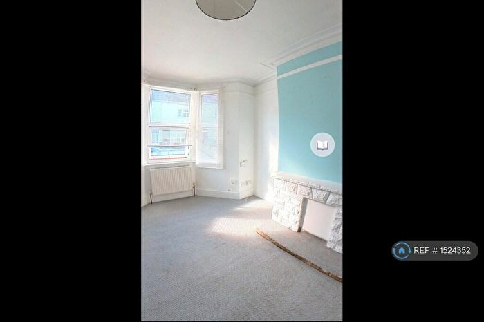 3 Bedroom Terraced House To Rent In William Street, Swindon, SN1