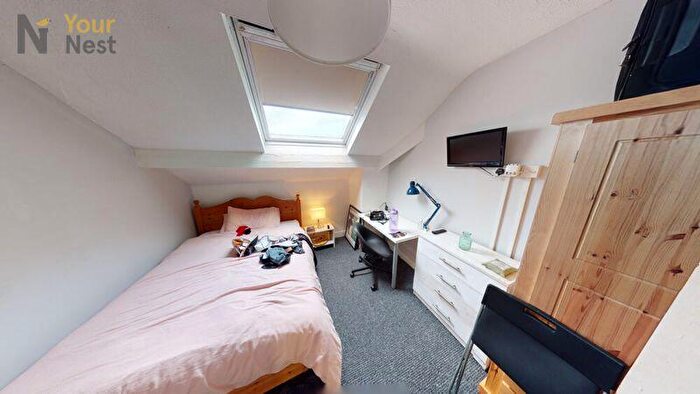 10 Bedroom Terraced House To Rent In Manor Terrace, Hyde Park, Leeds, LS6