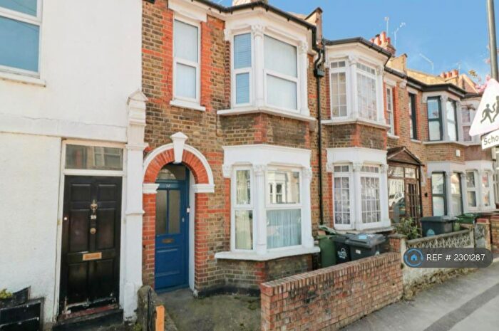 1 Bedroom Flat To Rent In Tavistock Avenue, London, E17