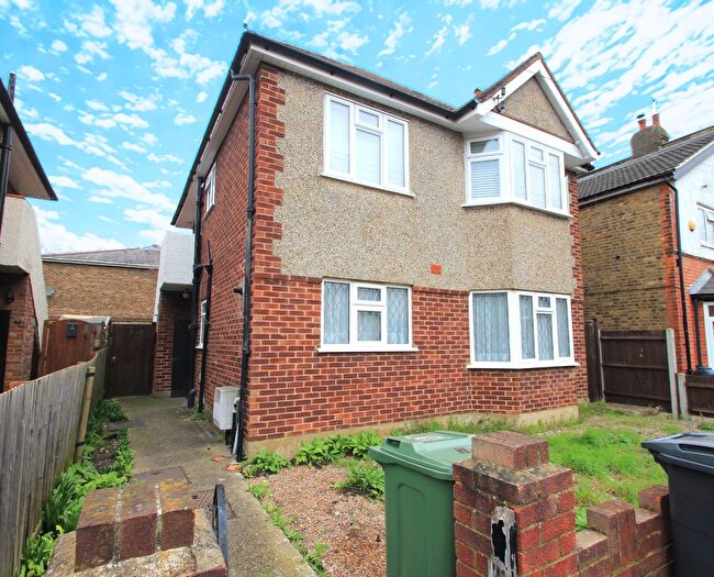 2 Bedroom Maisonette To Rent In Pyne Road, Tolworth, Surbiton, KT6