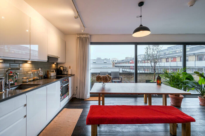 2 Bedroom Apartment To Rent In The Storehouse, Shoreditch, E2