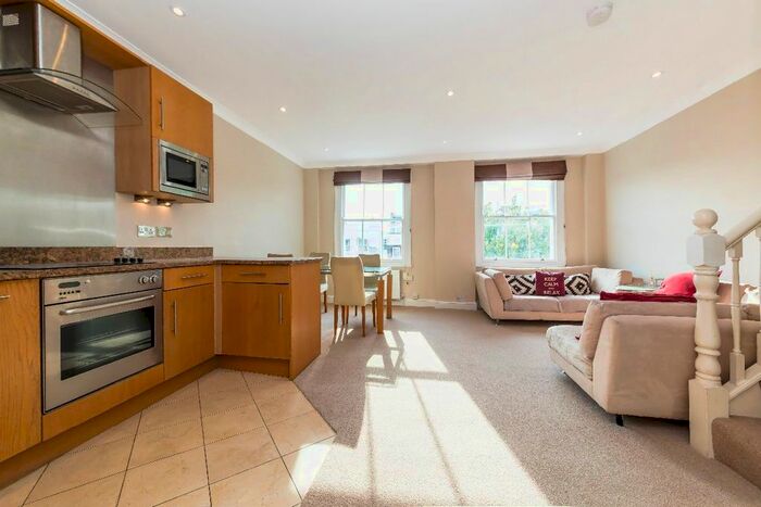 3 Bedroom Flat To Rent In Earls Court Road, London, W8