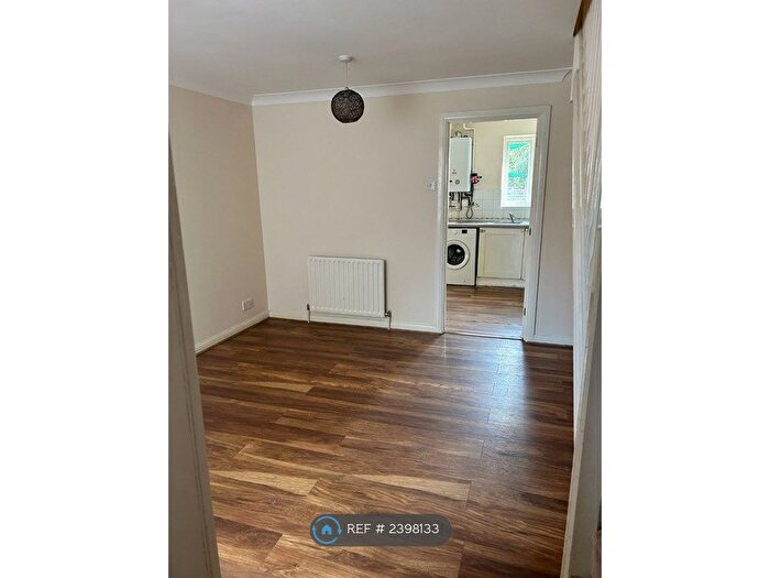 2 Bedroom End Of Terrace House To Rent In Andover Close, Feltham, TW14