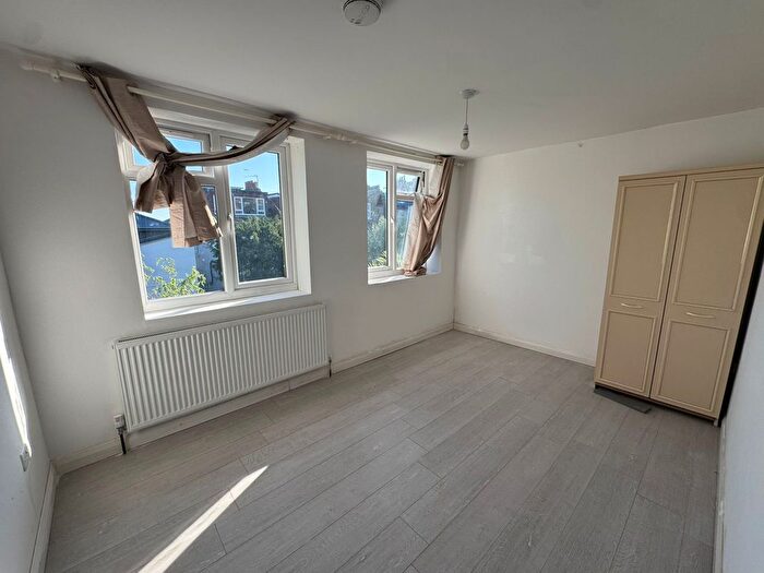 5 Bedroom Flat To Rent In London, W3