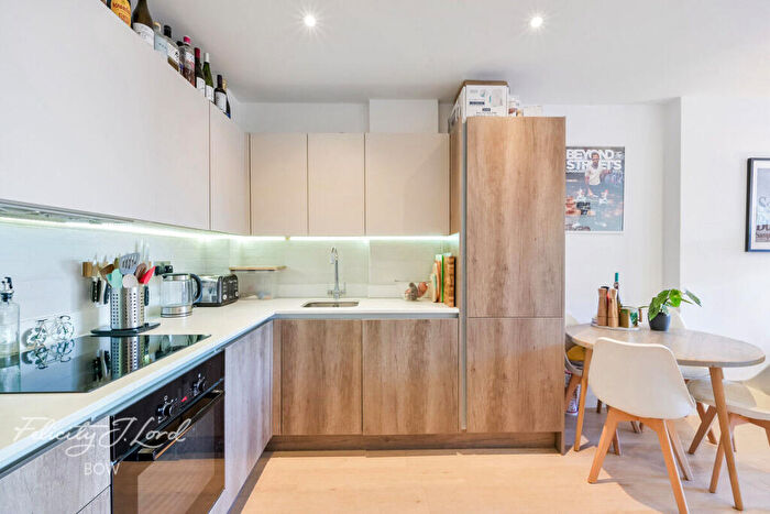 1 Bedroom Apartment For Sale In Fairfield Road, London, E3