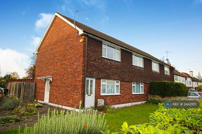 2 Bedroom Maisonette To Rent In Camphill Road, West Byfleet, KT14