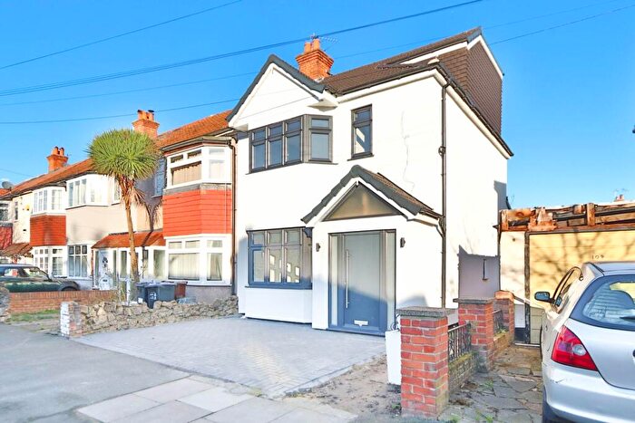 4 Bedroom End Of Terrace House To Rent In Cobham Avenue, New Malden, KT3