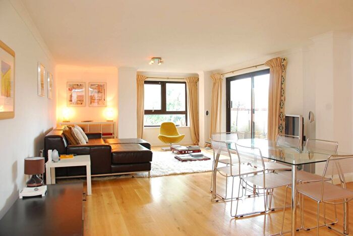 3 Bedroom Flat For Sale In Free Trade Wharf, Wapping, London, E1W