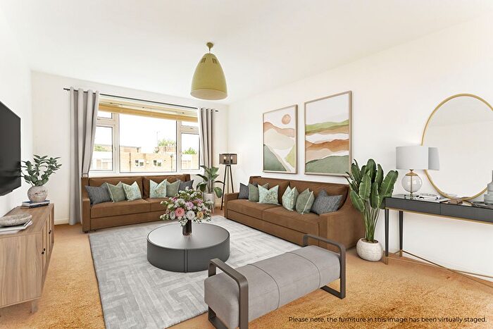 2 Bedroom Flat For Sale In Wilbury Crescent, Hove, BN3