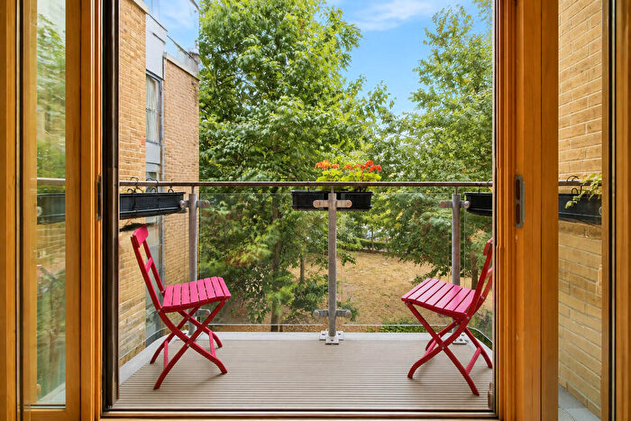 1 Bedroom Apartment For Sale In Ainsworth Court, Plough Close, London, NW10