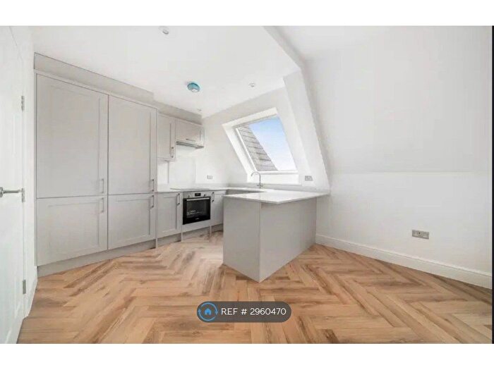 2 Bedroom Flat To Rent In Craigmore Hall, Crowborough, TN6