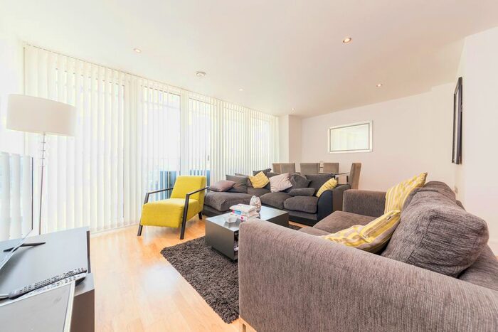 3 Bedroom Flat To Rent In The Crescent, Seager Place, London, SE8
