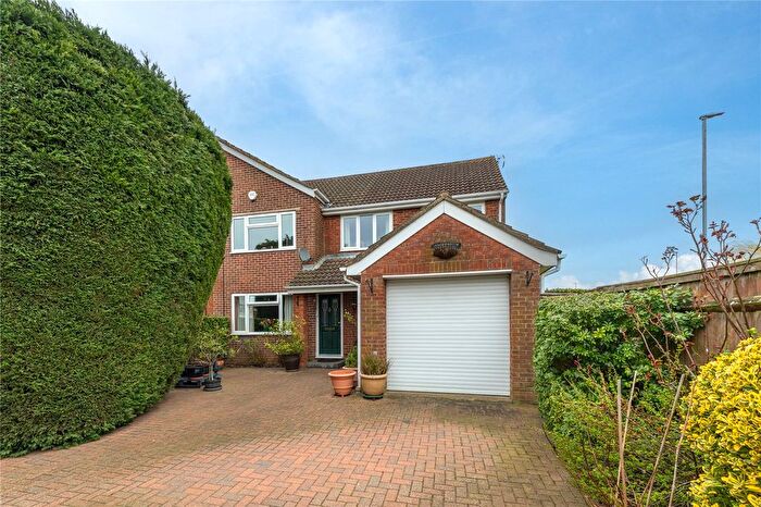 5 Bedroom Semi Detached House For Sale In Ditchling Close, Luton, Bedfordshire, LU2