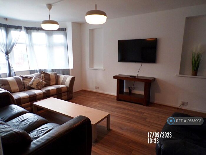 8 Bedroom Semi Detached House To Rent In School Grove, Manchester, M20