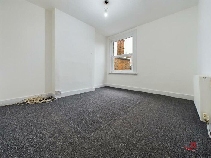 2 Bedroom Flat To Rent In Burns Road, London, NW10