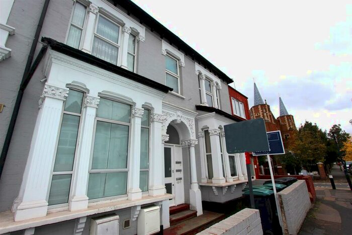 2 Bedroom Duplex To Rent In Wightman Road, Hornsey, N8