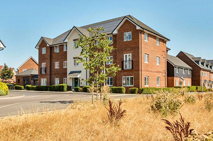 2 Bedroom Apartment For Sale In Barley Road, Finchwood Park, Wokingham, RG40