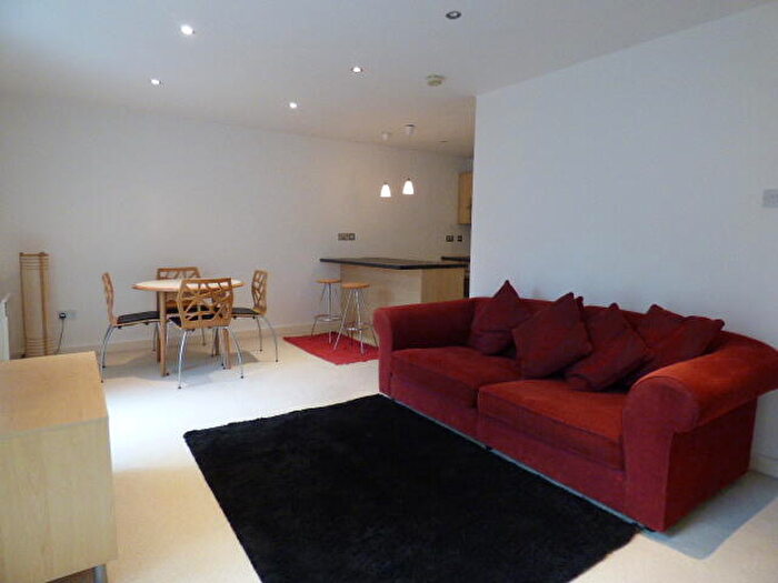 2 Bedroom Apartment To Rent In Chatham Street, L7