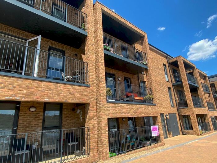 2 Bedroom Flat To Rent In Knights Templar Way, Rochester, ME2