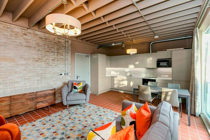 2 Bedroom Flat To Rent In Ormeau Road, Belfast, BT7