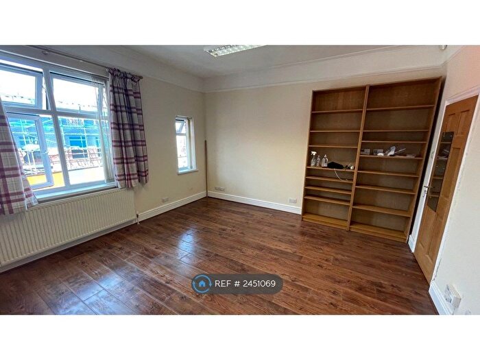1 Bedroom Flat To Rent In Liverpool Street, Salford, M6