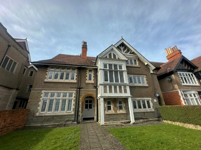 2 Bedroom Flat To Rent In Grimston Avenue, Folkestone, CT20