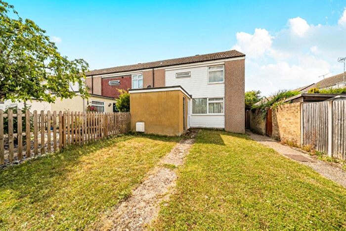 3 Bedroom End Of Terrace House For Sale In Wood Close, Windsor, SL4
