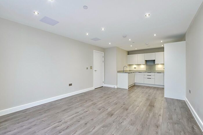 1 Bedroom Flat For Sale In Junction Court, Station Road, Watford, Hertfordshire, WD17