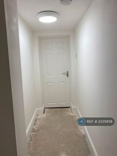2 Bedroom Flat To Rent In Hathersage Road, Manchester, M13
