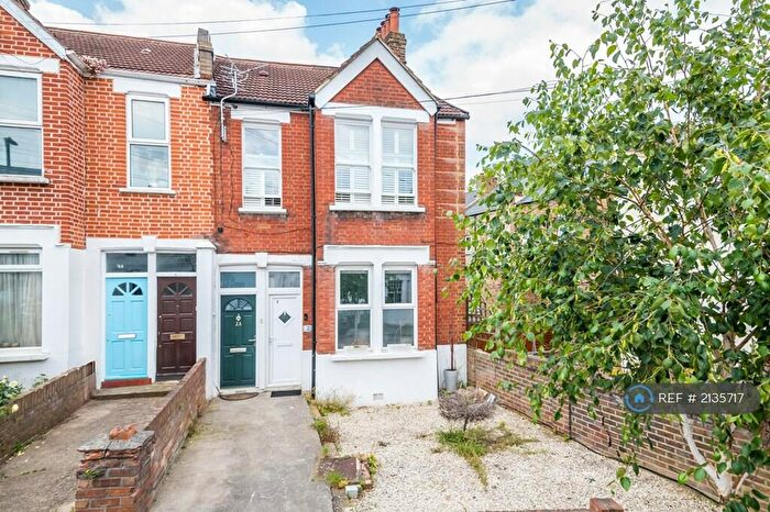 2 Bedroom Flat To Rent In Durban Road, London, SE27