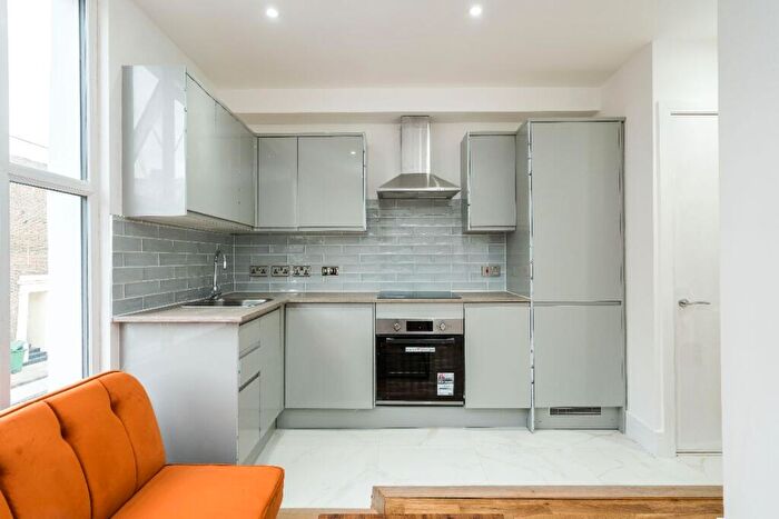 5 Bedroom Flat To Rent In Torriano Avenue, London, NW5