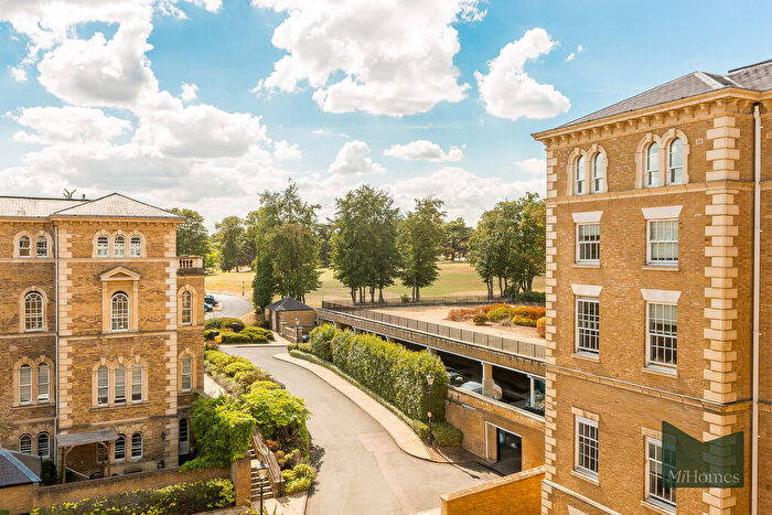 3 Bedroom Apartment To Rent In Royal Drive, Princess Park Manor, N11