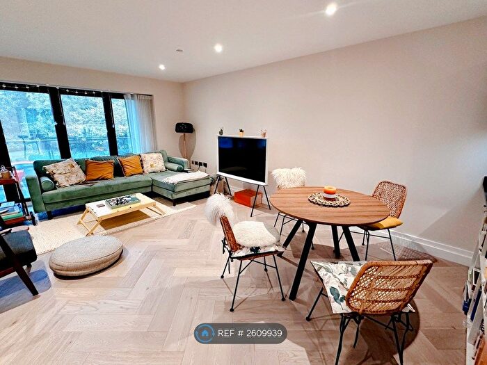 2 Bedroom Flat To Rent In Braywick Road, Maidenhead, SL6