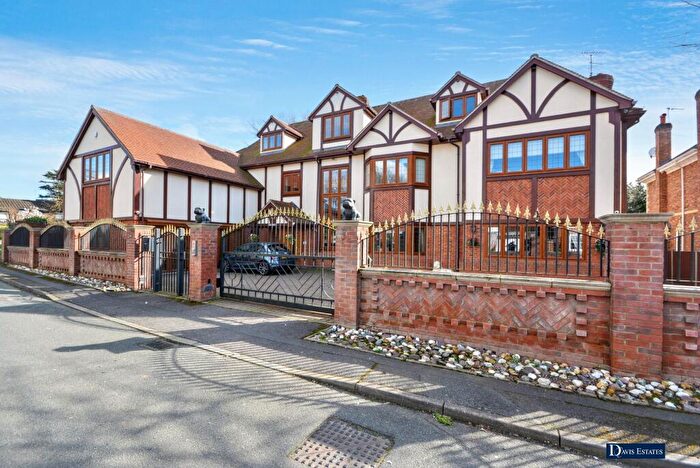 8 Bedroom Detached House For Sale In Freeman Way, Emerson Park, Hornchurch, RM11