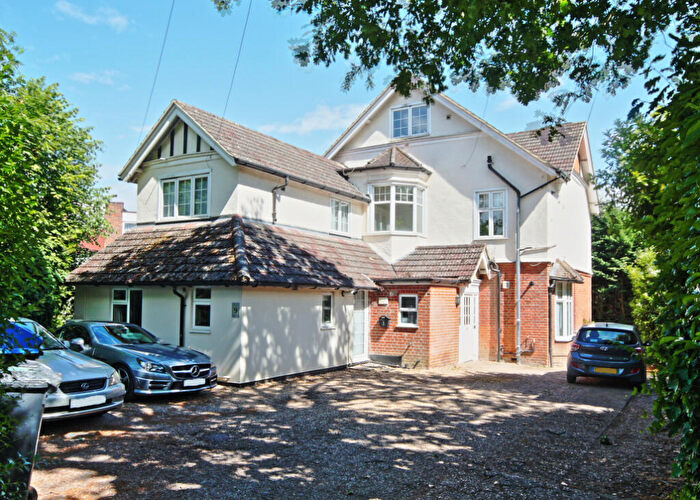 Flat To Rent In Constitution Hill, Woking, GU22