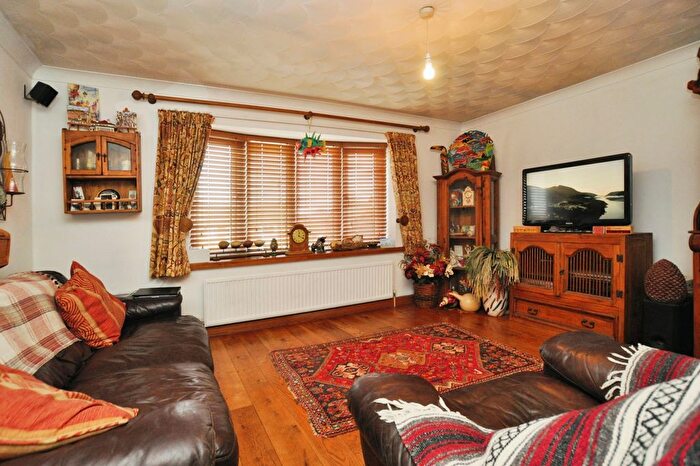 2 Bedroom Flat For Sale In Old Hale Way, Hitchin, SG5