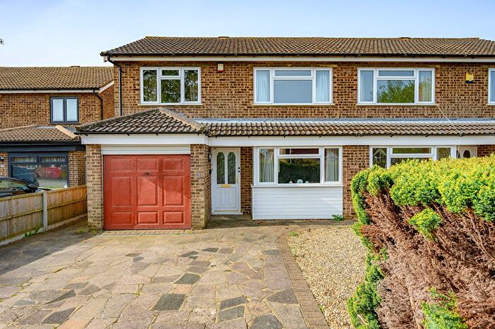 3 Bedroom Semi-Detached House For Sale In Maplefield, Park Street, AL2